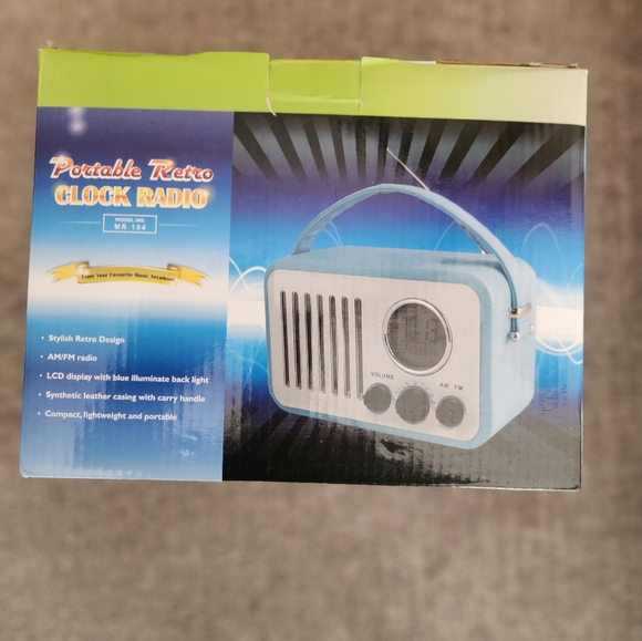 Retro Portable Plug in Radio - Picture 2 of 8